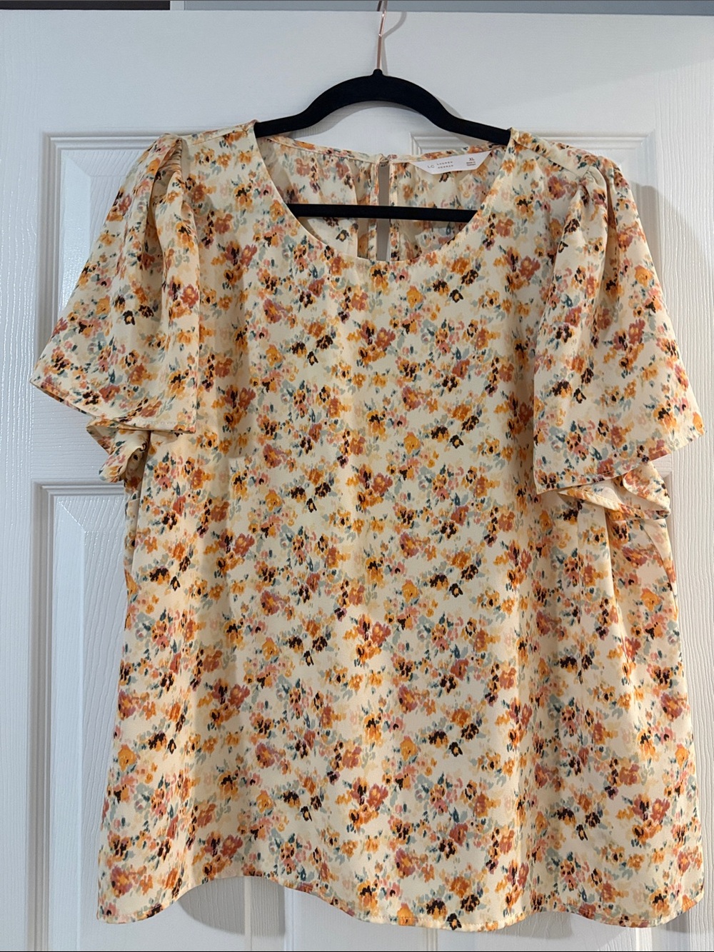 LC Lauren Conrad Cream Floral Flutter Sleeve Blouse